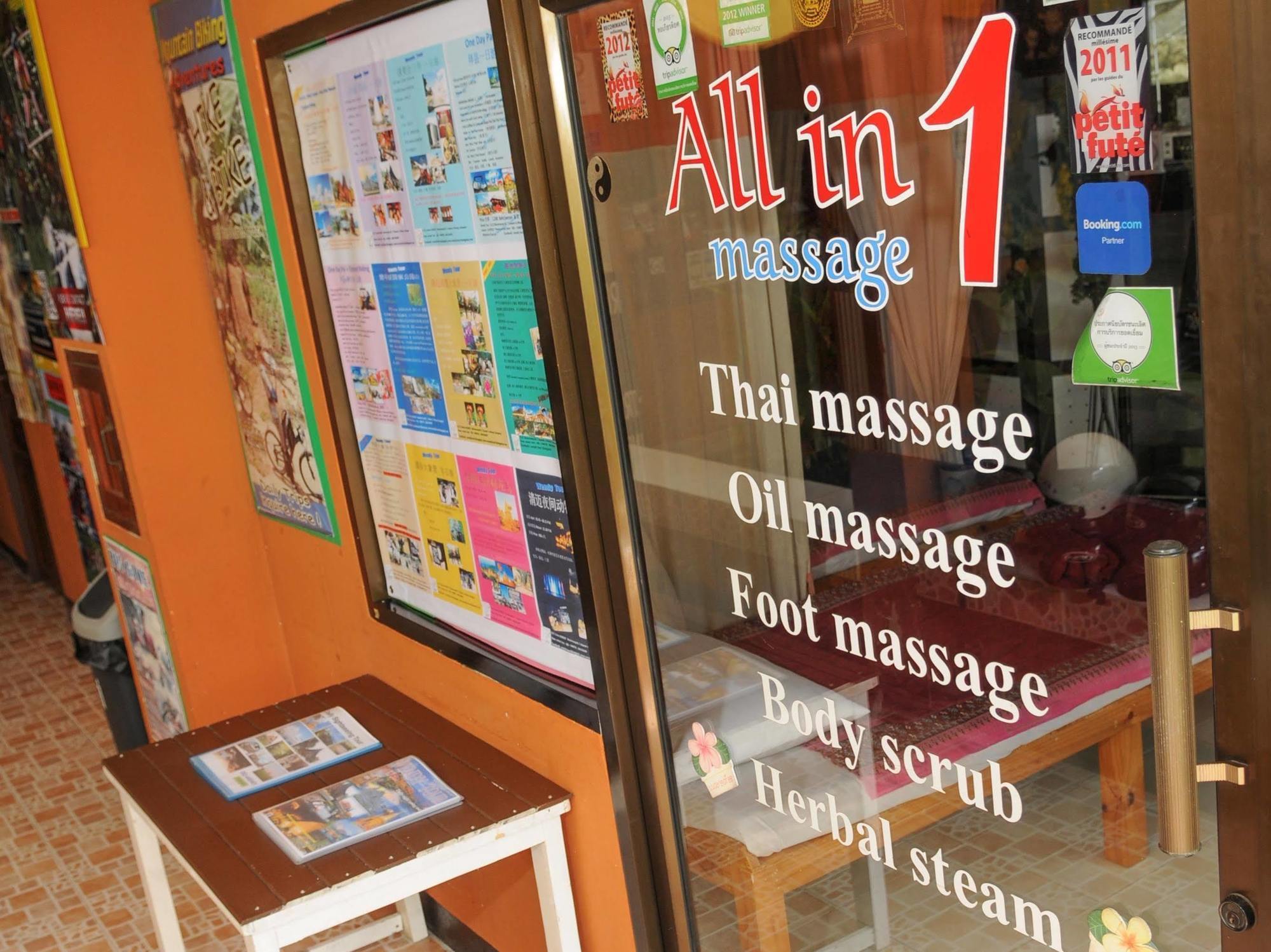 All In 1 Guesthouse Chiang Mai Exterior foto